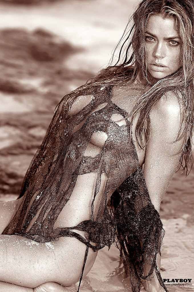 Сексуальная девушка на пляже 